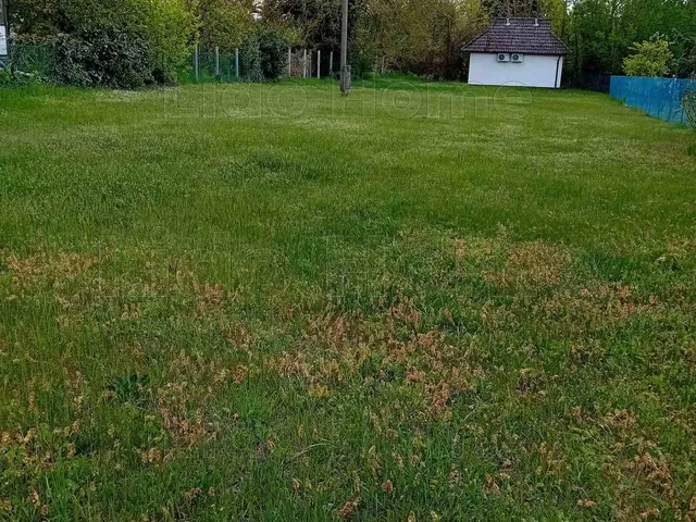 Eladó telek Balatonszárszó 1088 nm