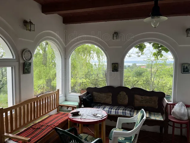 Eladó nyaraló Kőröshegy 130 nm