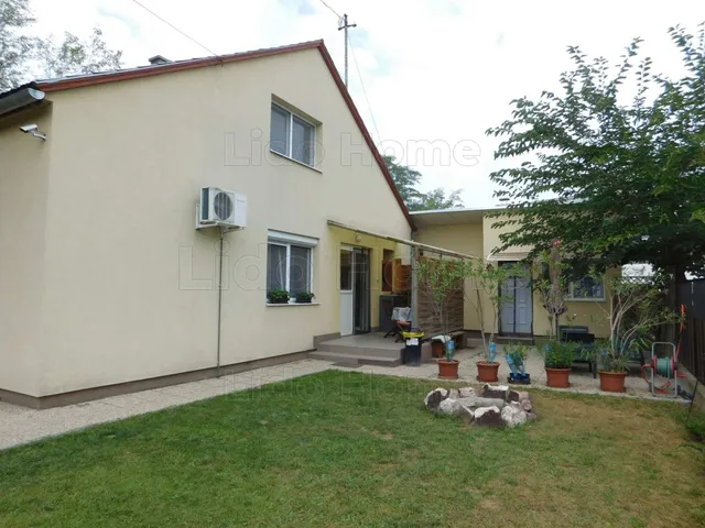 Eladó nyaraló Szántód 90 nm