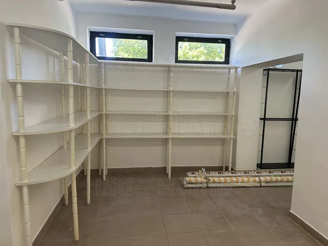 Eladó kereskedelmi és ipari ingatlan Siófok 42 nm