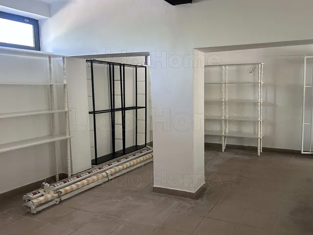Eladó kereskedelmi és ipari ingatlan Siófok 42 nm