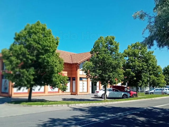 Eladó kereskedelmi és ipari ingatlan Siófok 1100 nm