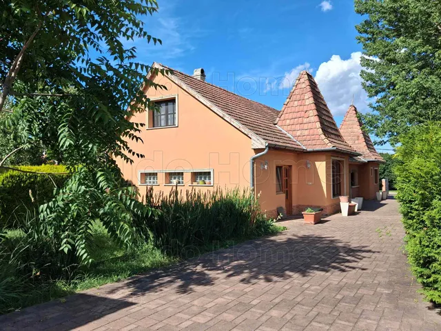 Eladó ház Ságvár 360 nm