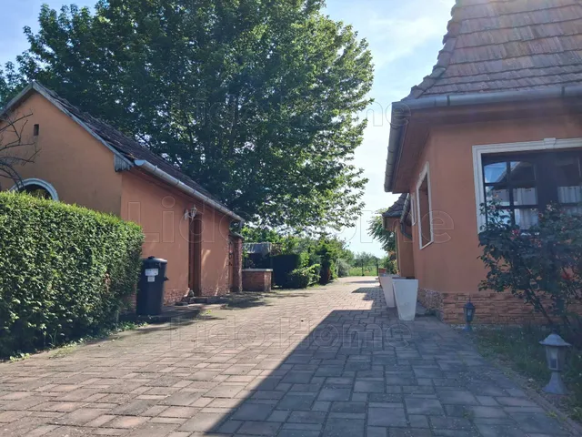 Eladó ház Ságvár 360 nm