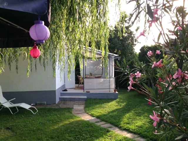 Eladó nyaraló Balatonszárszó 84 nm