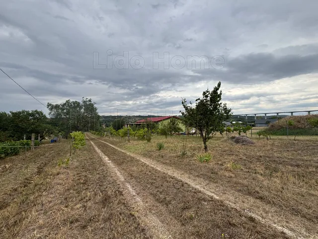 Eladó telek Kőröshegy 3782 nm