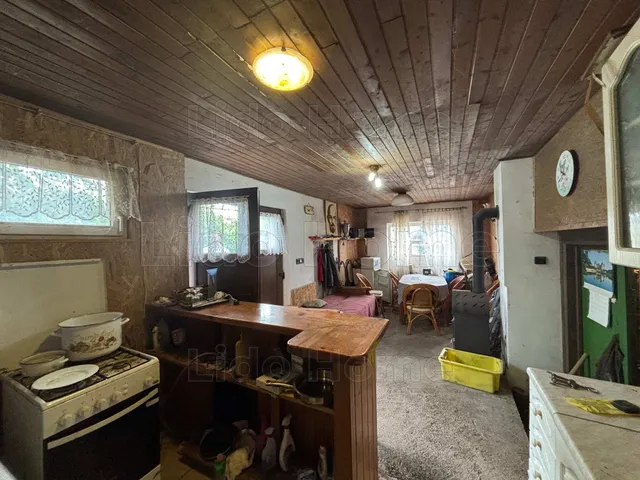 Eladó telek Kőröshegy 3782 nm