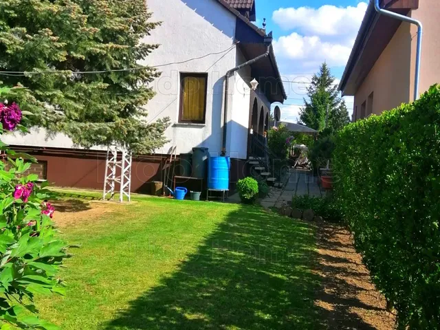 Eladó ház Balatonszárszó 300 nm