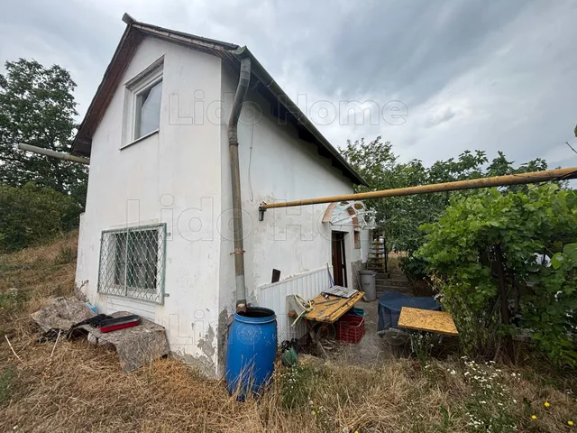 Eladó nyaraló Kőröshegy 40 nm