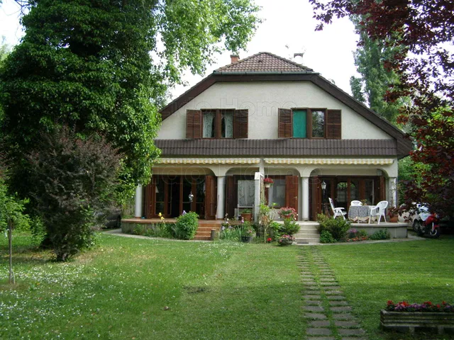 Eladó nyaraló Balatonkenese 175 nm