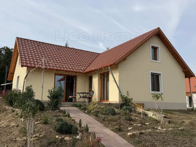 Eladó ház Zánka 150 nm
