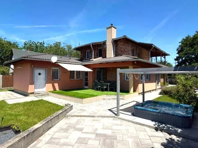 Eladó ház Siófok, Szabadifürdő 201 nm