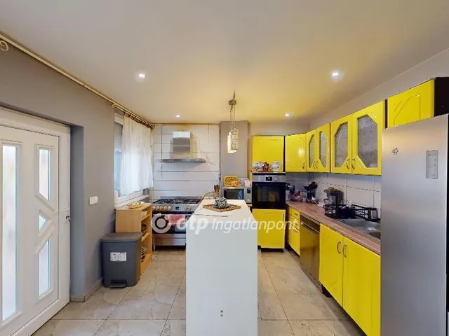 Eladó ház Encs 242 nm