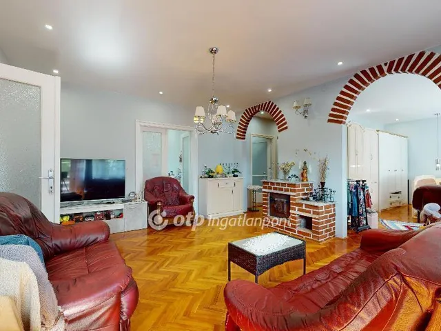 Eladó ház Encs 242 nm