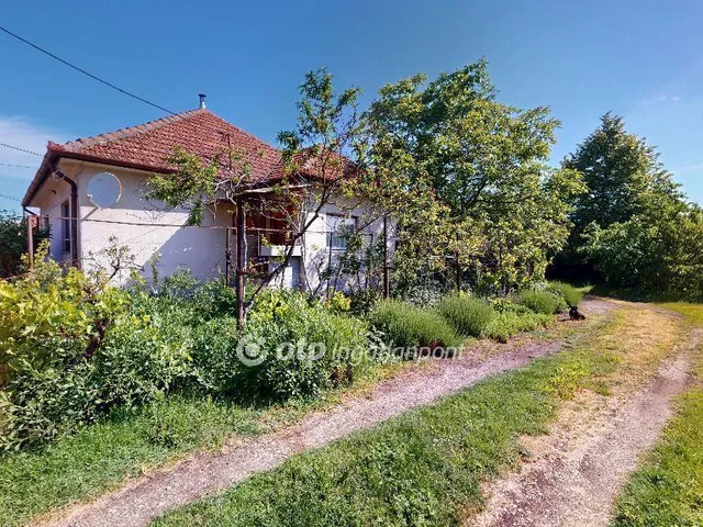 Eladó ház Mezőkeresztes 82 nm