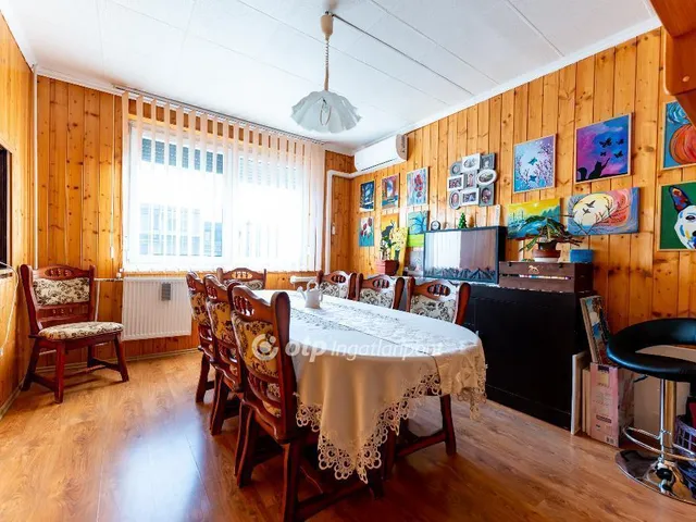 Eladó lakás Kazincbarcika 114 nm