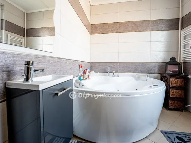 Eladó lakás Kazincbarcika 114 nm