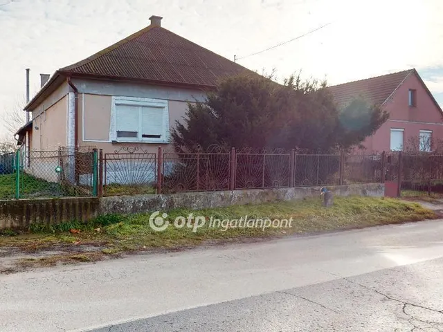 Eladó ház Tiszalúc 108 nm