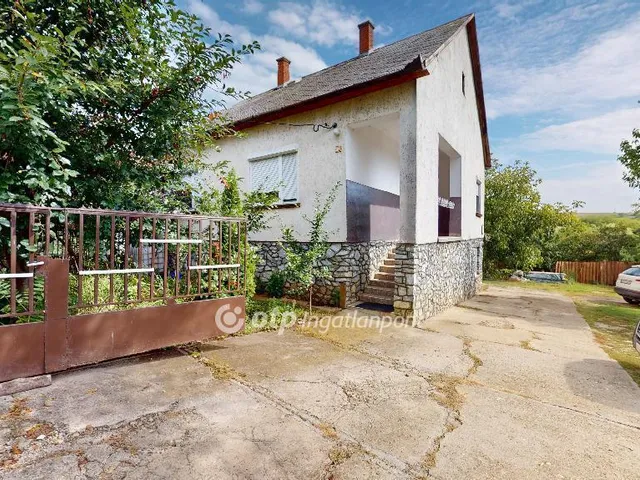 Eladó ház Hangács 73 nm