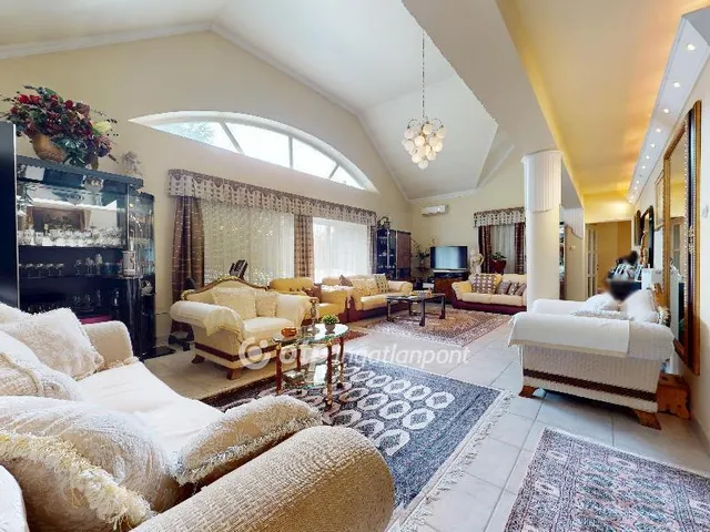 Eladó ház Halmaj 300 nm