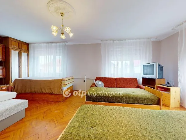 Eladó ház Halmaj 250 nm