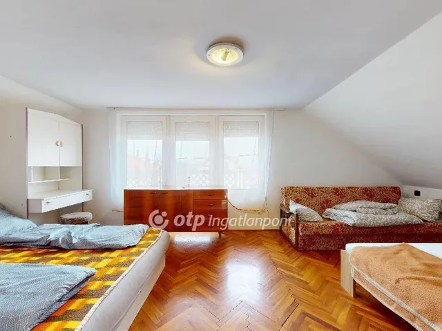 Eladó ház Halmaj 250 nm