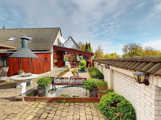 Eladó ház Halmaj 300 nm