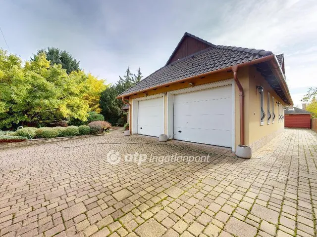 Eladó ház Halmaj 300 nm