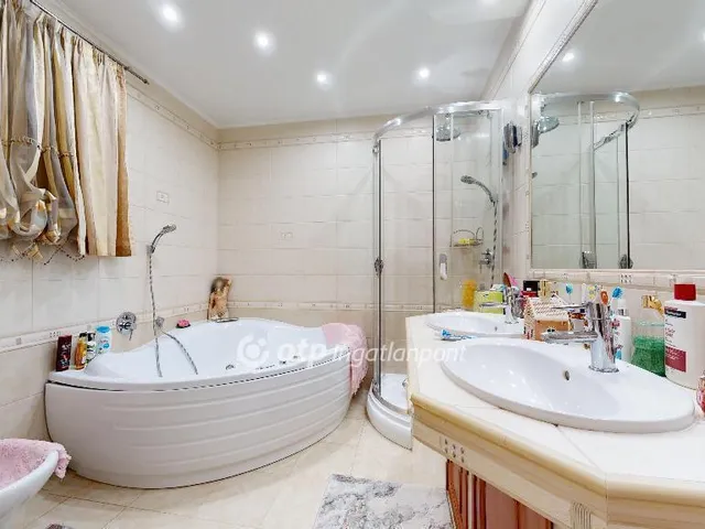 Eladó ház Halmaj 300 nm