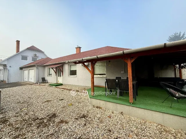 Eladó ház Szirmabesenyő 254 nm