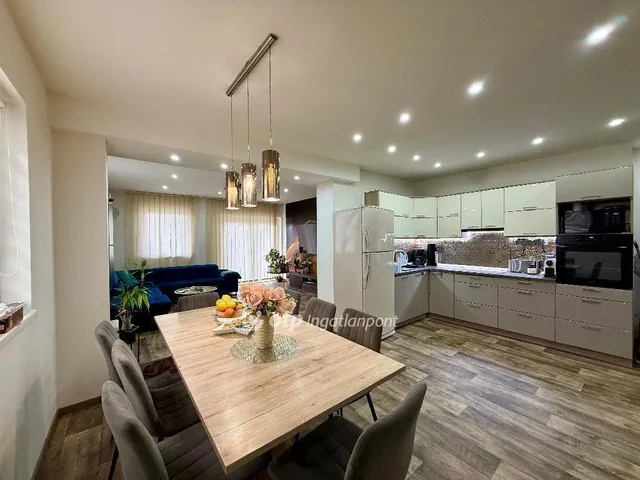 Eladó ház Szirmabesenyő 254 nm