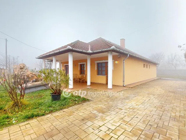 Eladó ház Poroszló 153 nm