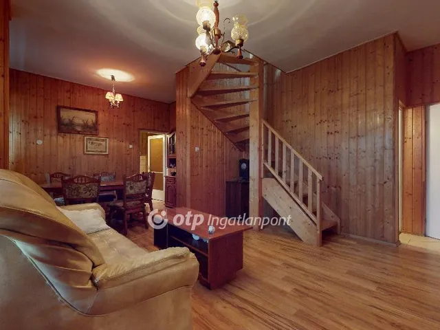 Eladó ház Tiszalúc 180 nm