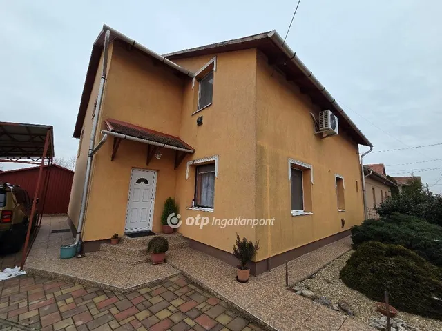 Eladó ház Bőcs 182 nm