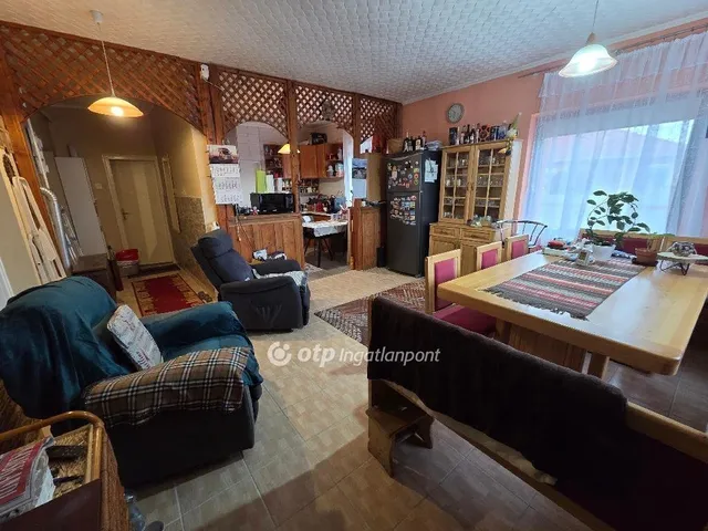 Eladó ház Bőcs 182 nm