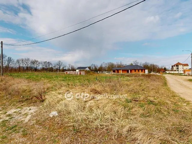 Eladó telek Felsőzsolca 976 nm