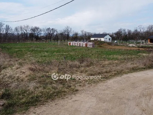 Eladó telek Felsőzsolca 976 nm