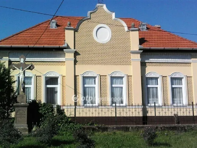 Eladó ház Szihalom 270 nm