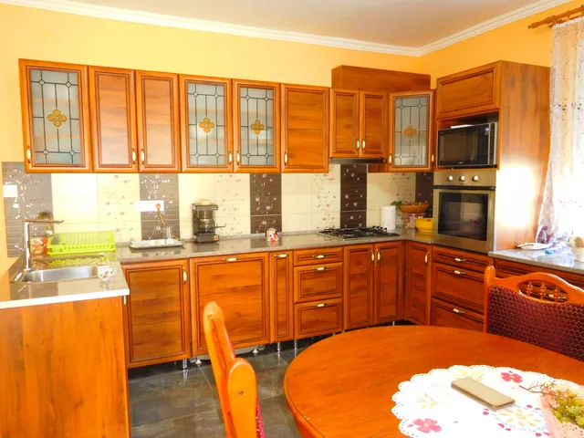 Eladó ház Zsámbok 180 nm