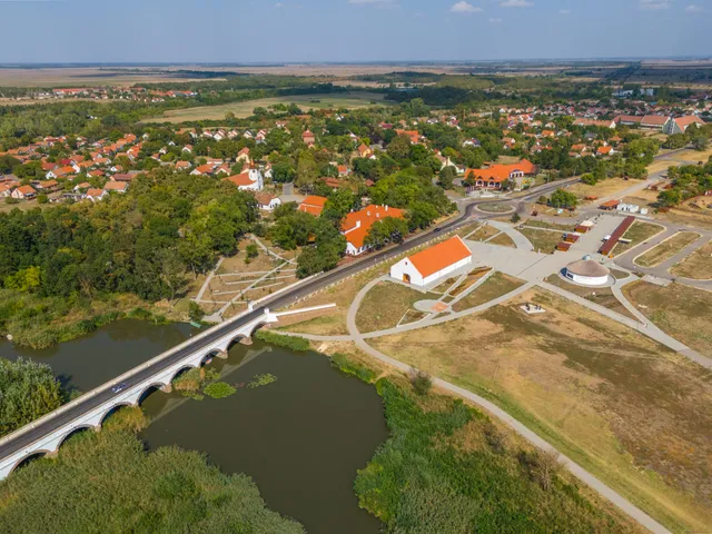 Eladó kereskedelmi és ipari ingatlan Hortobágy 1104 nm