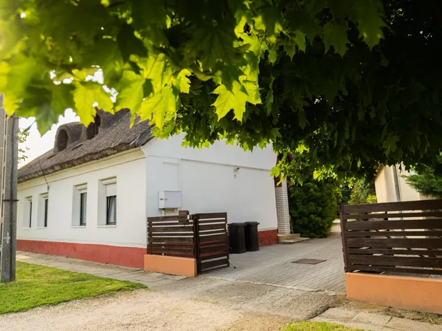 Eladó ház Velence, Fő utca 11. 232 nm