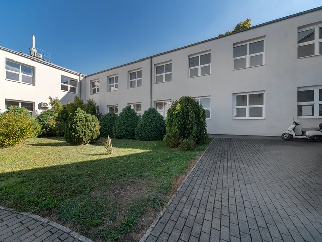 Eladó kereskedelmi és ipari ingatlan Pécs 1269 nm