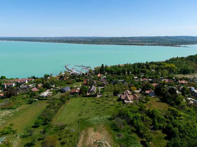 Eladó telek Tihany 10378 nm