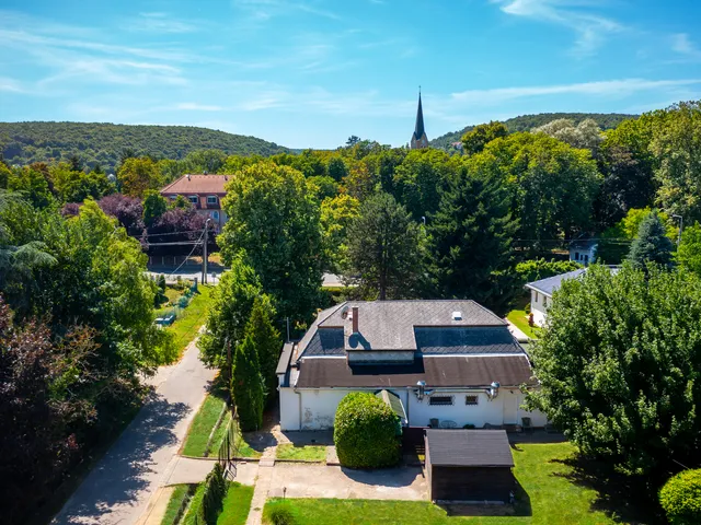 Eladó kereskedelmi és ipari ingatlan Budapest II. kerület 238 nm