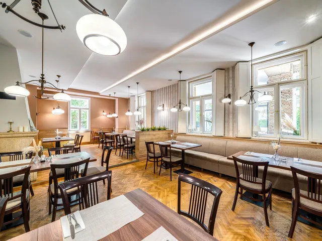 Eladó kereskedelmi és ipari ingatlan Budapest II. kerület 238 nm