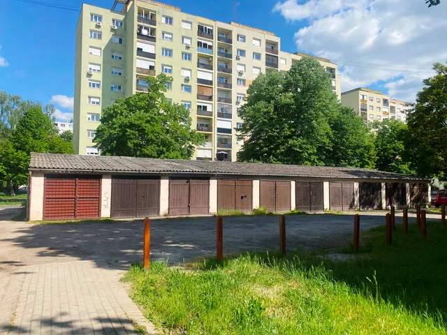 Eladó garázs Szeged, Tarján 17 nm