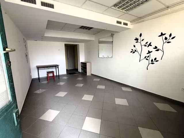 Kiadó kereskedelmi és ipari ingatlan Szeged, Tarján, Pentelei sor 34 nm