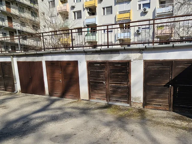 Kiadó garázs Szeged, Belváros, Szent István tér 14 nm