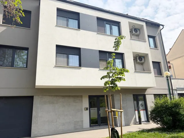 Kiadó garázs Szeged, Belváros, Bécsi körút 16 nm