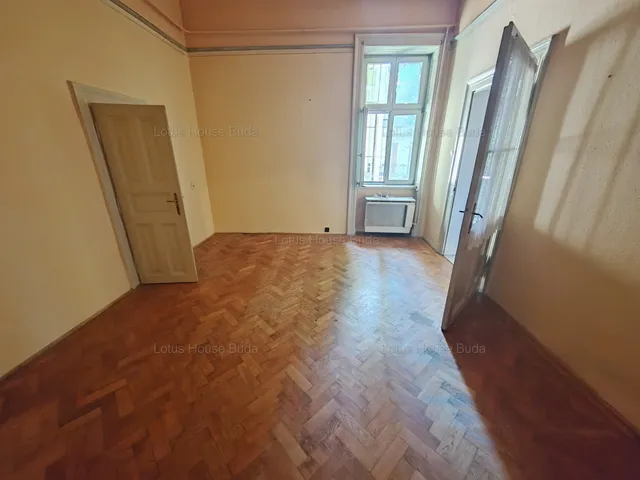 Eladó lakás Budapest II. kerület, Országút 6 nm